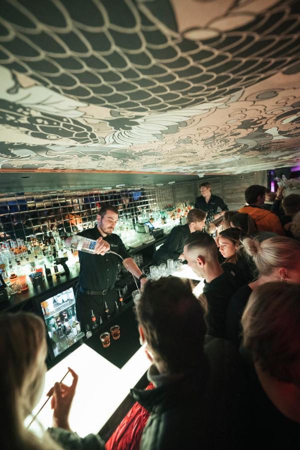 法里内特酒店 韦尔比耶 外观 照片